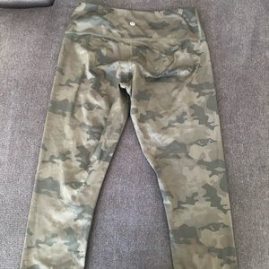 Lululemon wunder under luxtreme crop